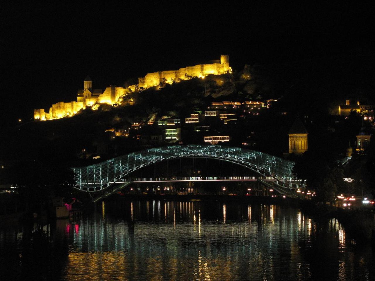 Visit Hotel Tbilisi Bagian luar foto